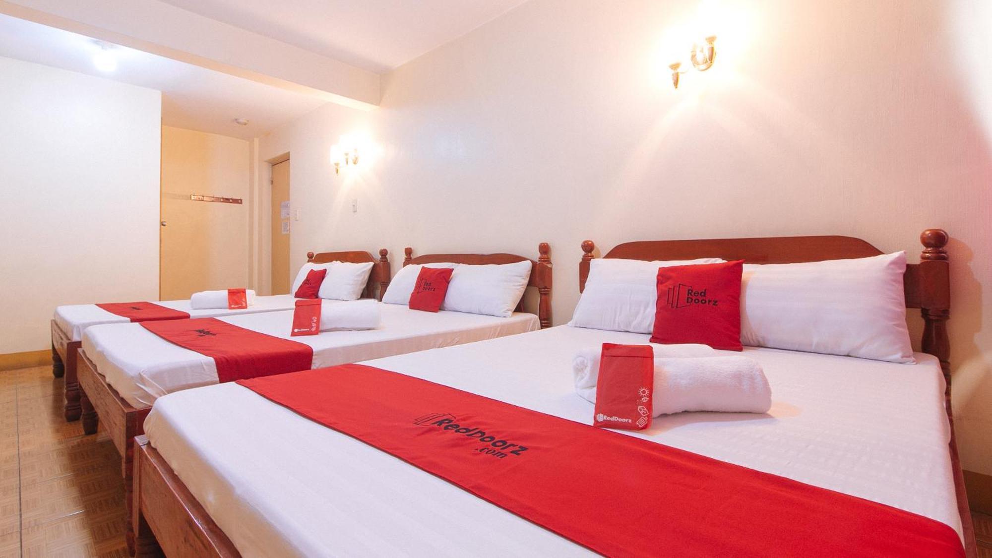 Reddoorz @ Golden Victory Hotel Mabalacat Pampanga Екстериор снимка