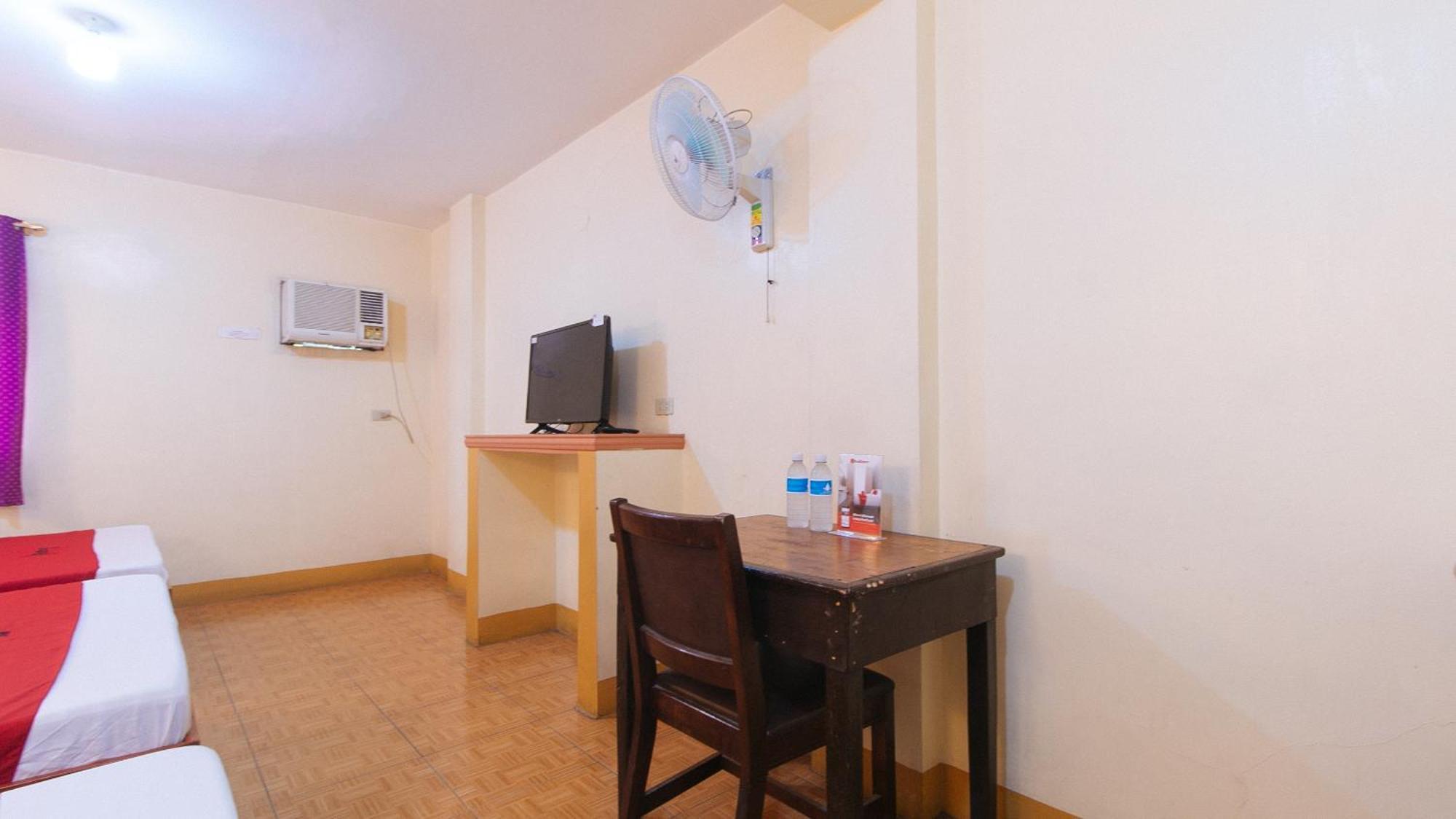 Reddoorz @ Golden Victory Hotel Mabalacat Pampanga Екстериор снимка