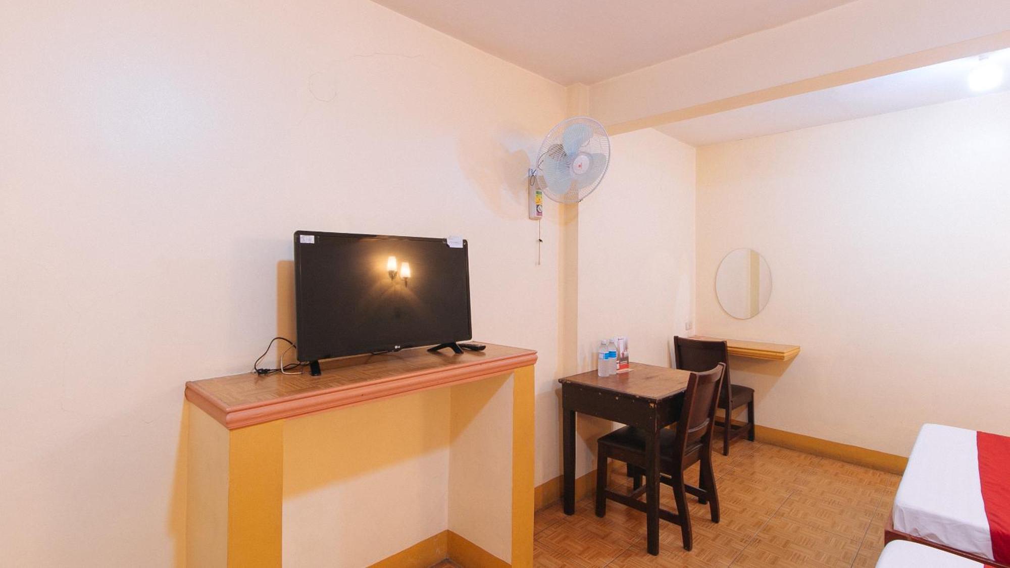 Reddoorz @ Golden Victory Hotel Mabalacat Pampanga Екстериор снимка